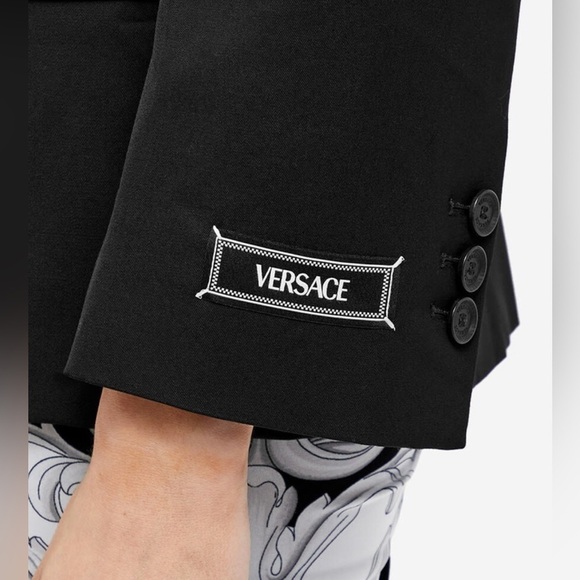 Versace 2024 Women's Oversized Virgin Wool Blazer Jacket in Black - Picture 4 of 13